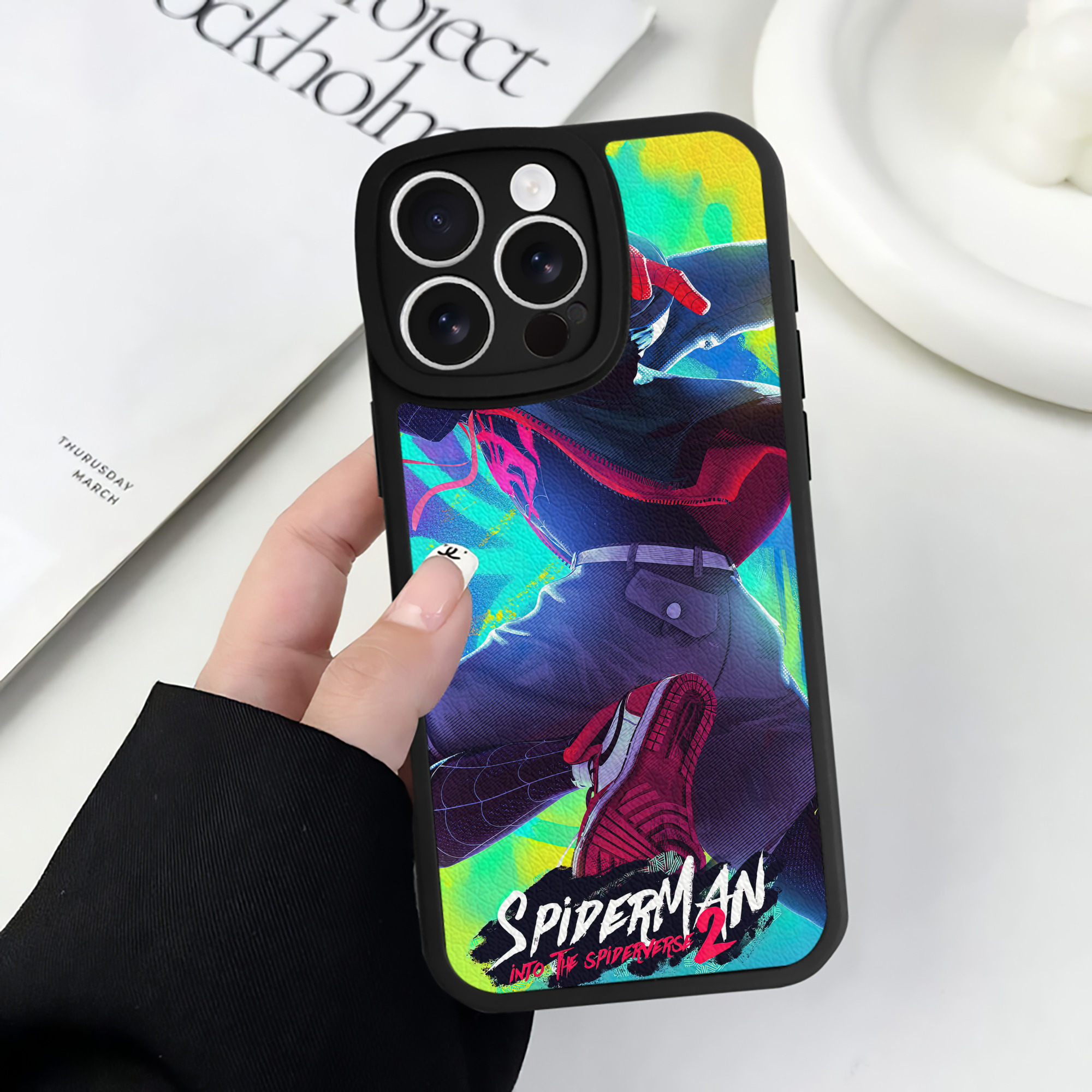 （画像用） Spider Man スパイダーマン 【iPhone 16シリーズ対応】シリコンスマホケース（レザー調） 材質：シリコン